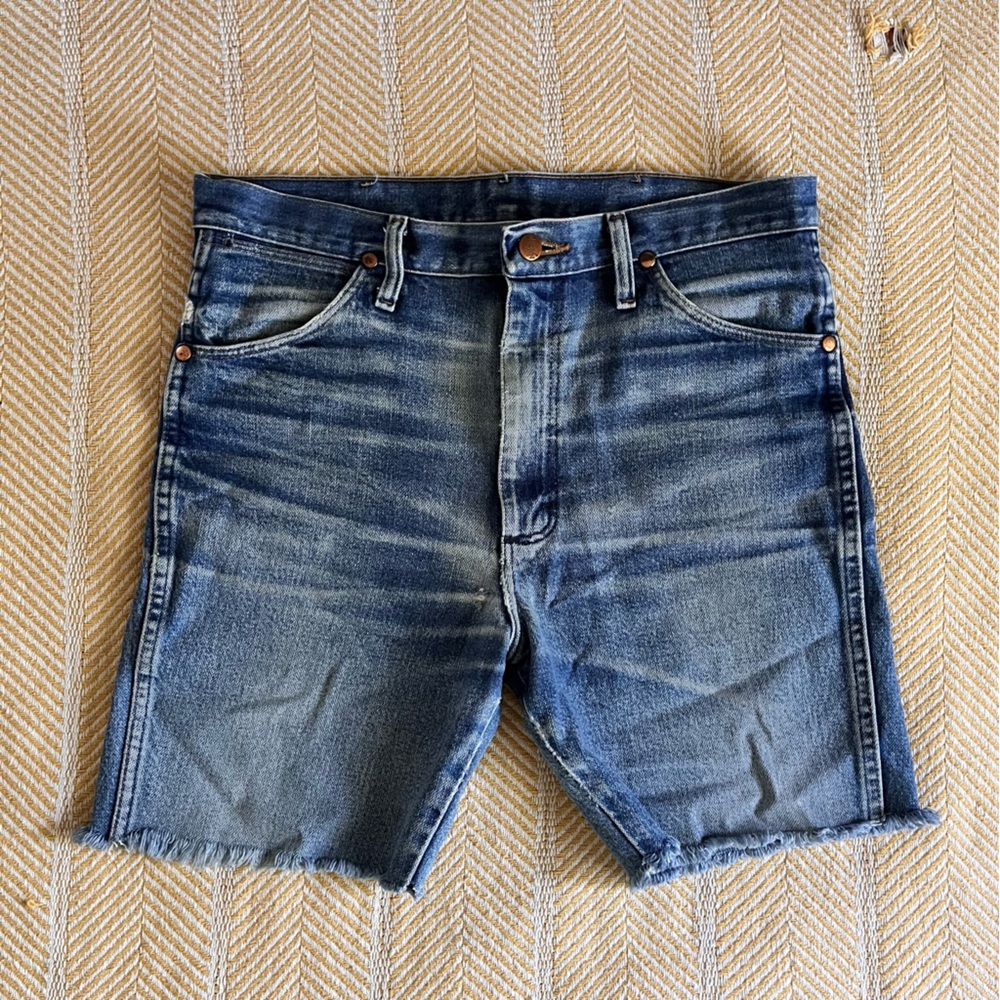 Wrangler cutoff Classic Blue Denim Shorts fits 28/29